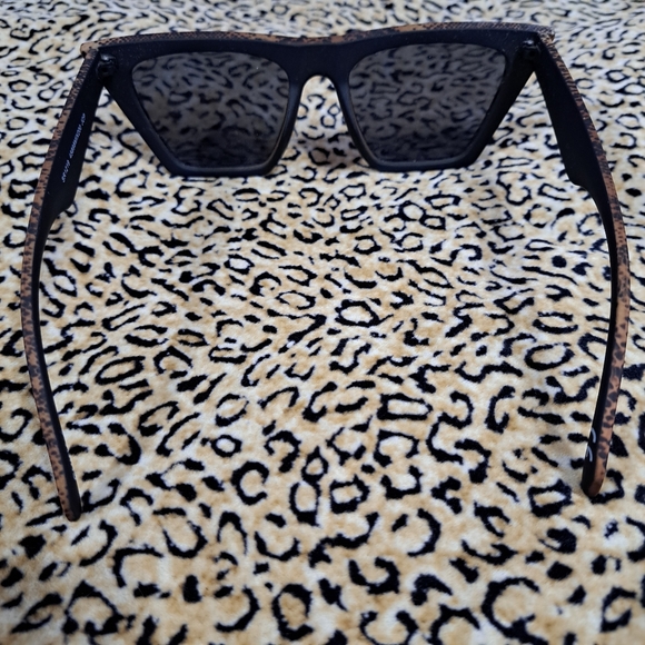 🌈NWOT SNAKE PRINT CAT EYE SUNGLASSES - Picture 3 of 4